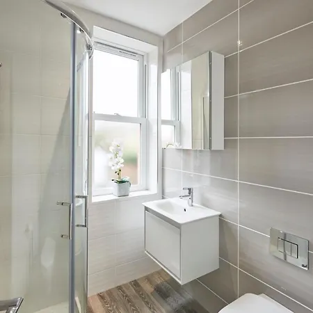 Host & - Number 2 At Pannett *