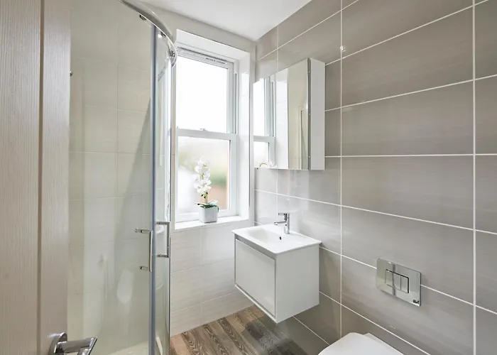 Host & - Number 2 At Pannett *